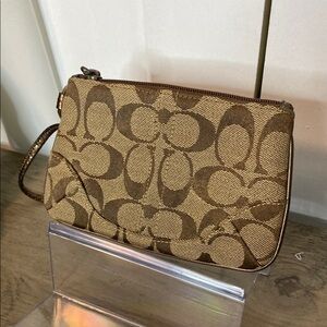 💚 Coach Tan and Brown Signature C’s Wristlet